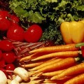 Россия ввела запрет на импорт овощей и фруктов с Украины